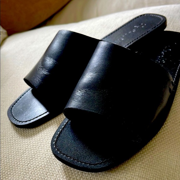 SPLENDID Black Leather Slide Sandals made in Brazil super comfy! Like new! - Picture 1 of 8
